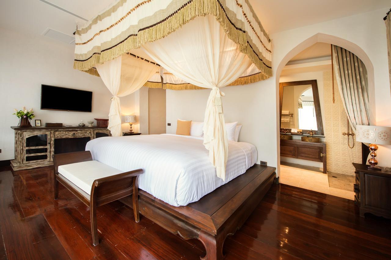 Shinnabhura Historic Boutique Hotel ピサヌローク エクステリア 写真