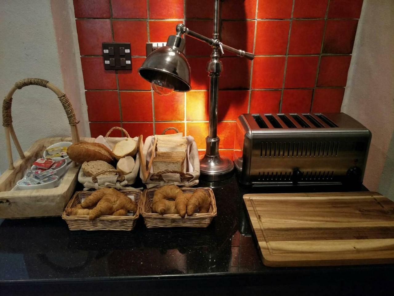 Shinnabhura Historic Boutique Hotel ピサヌローク エクステリア 写真